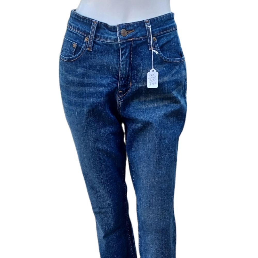 43618....Levis Signature Bootcut Jeans Size 10M